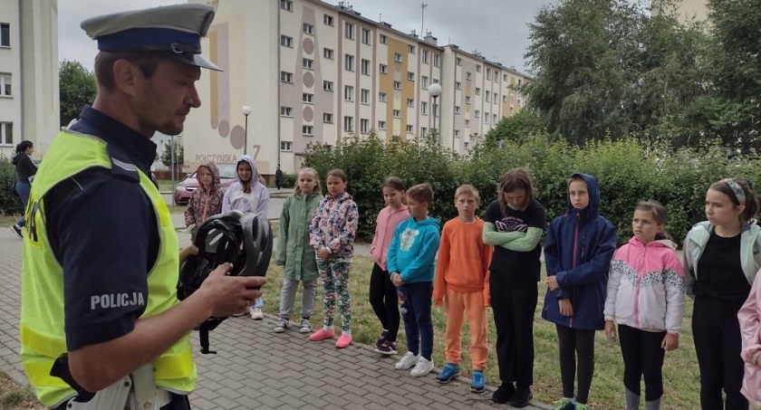 Bezpieczne wakacje. Policjant z wizytą w „Koniczynce”