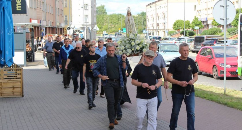Bronią rodzin i świętości. W sobotę mężczyźni wyjdą na ulice, by odmówić różaniec