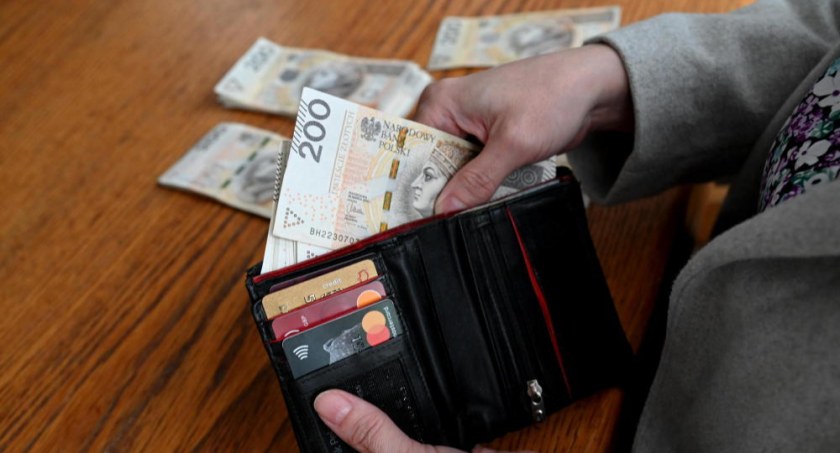 Polacy oszczędzają. Większych jesiennych wydatków w domach nie będzie