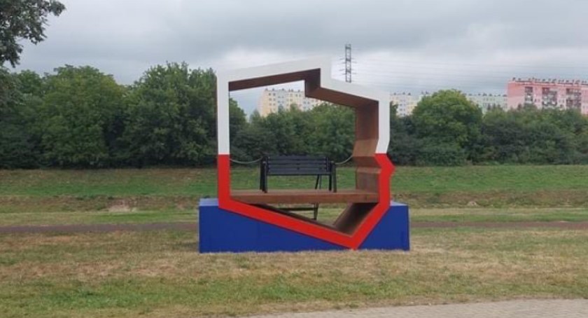 Patriotyczne ławki w Szczecinku? Sprawdziliśmy