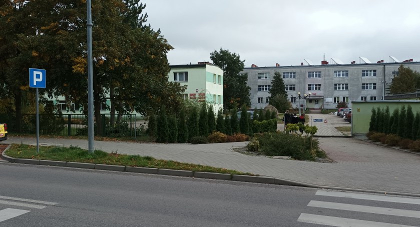 Ktoś podgląda uczennice ZST? „Ciężko się skupić, czując na sobie wzrok starego typa rozebranego do połowy”