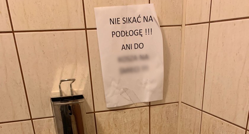 Do czego służy śmietnik? Apel w toalecie w Szczecinku