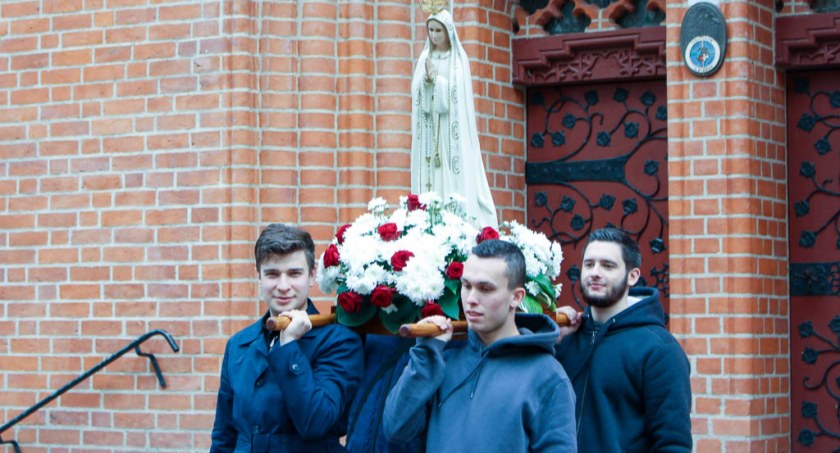  „Obroną jest różaniec”. Męski różaniec na ulicach Szczecinka po raz kolejny