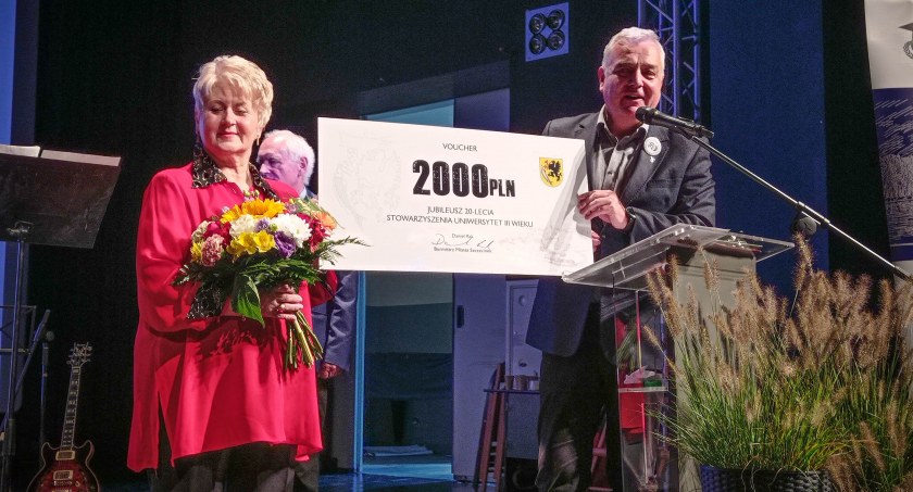 21 lat Uniwersytetu Trzeciego Wieku w Szczecinku. Burmistrz Rak: Życzę kolejnych rocznic