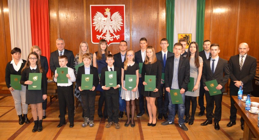Uczniowie i sportowcy w Szczecinku mogą otrzymać stypendium burmistrza