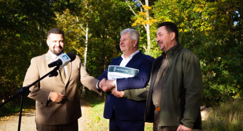 Leśnicy wspierają samorządy w inwestycjach drogowych