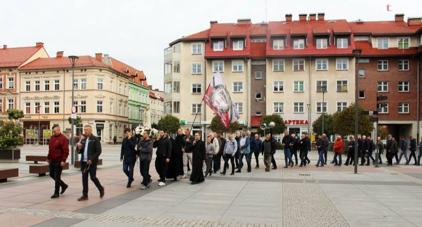 Męski różaniec wyrusza jak co miesiąc. Także w listopadzie