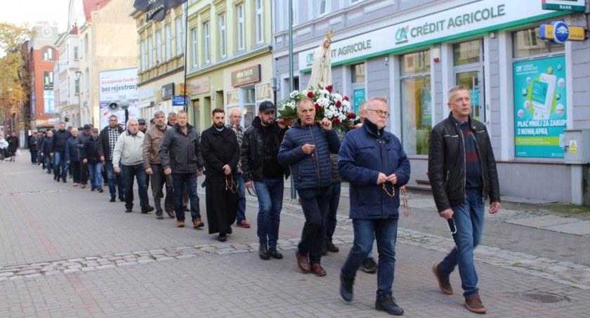 Listopadowy męski różaniec.Tym razem trasą do kościoła św. Rozalii 