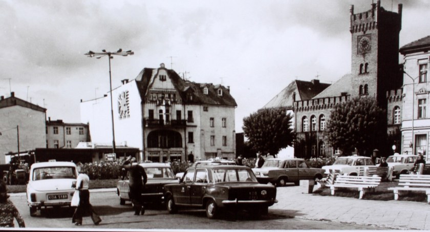 Kawał historii Szczecinka na ulicznej wystawie Archiwum Państwowego