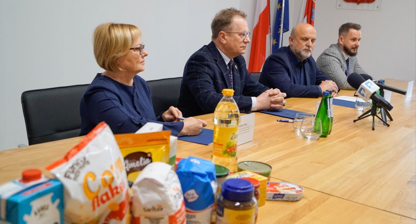 Pomoc żywnościowa dla obywateli Ukrainy. Pomaga powiat i Lions Club [ZDJĘCIA]