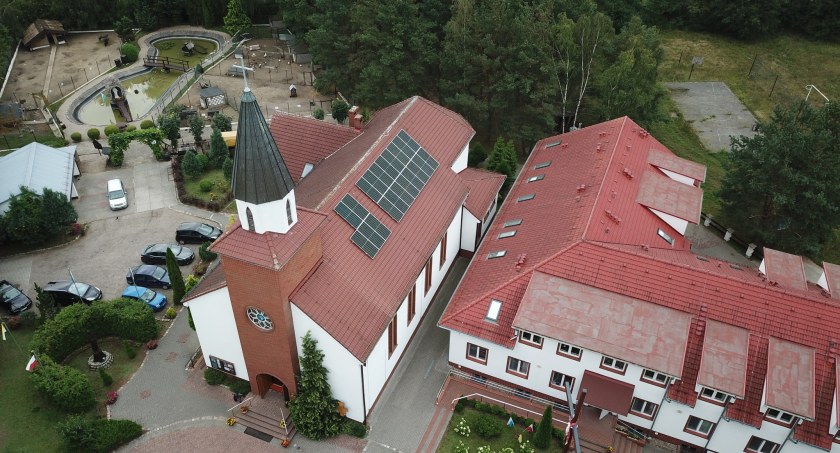 W hospicjum będzie oszczędniej. Zainstalowano nowe panele fotowoltaiczne