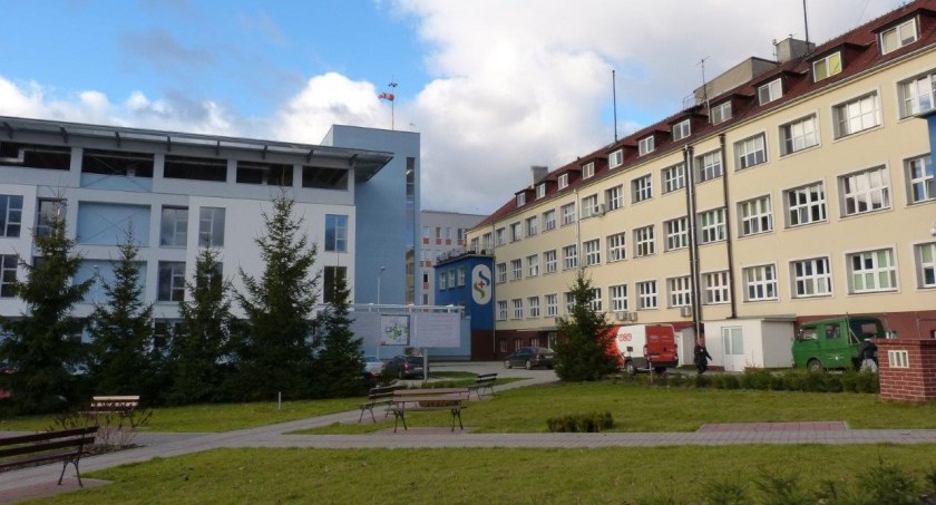 Śpią, brudzą, piją alkohol. Bezdomni w szpitalu to sprawa bezpieczeństwa
