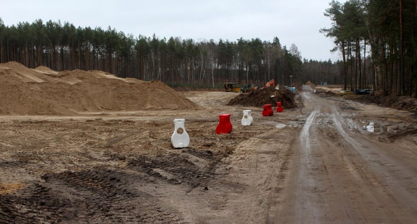 Budowa łącznika DK20 - S11 pełną parą. Już wyraźnie widać, którędy