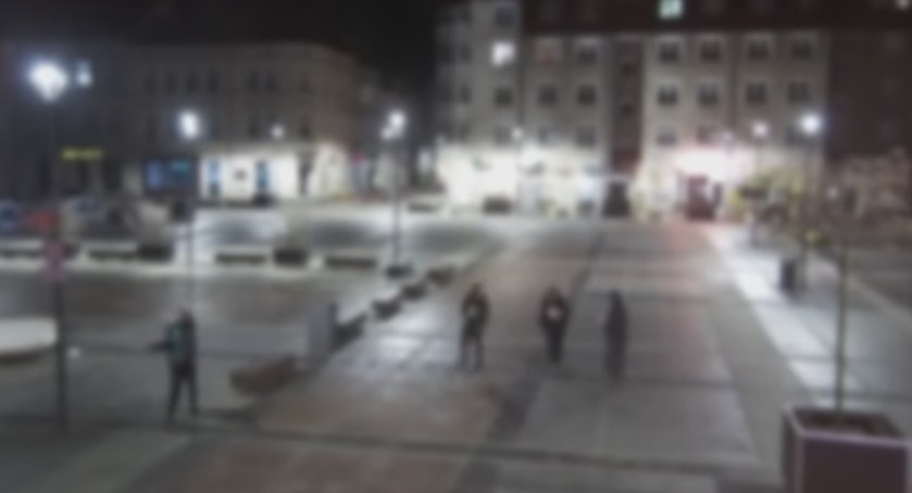 Kopał, biegał, niszczył. I jeszcze pomachał do kamery