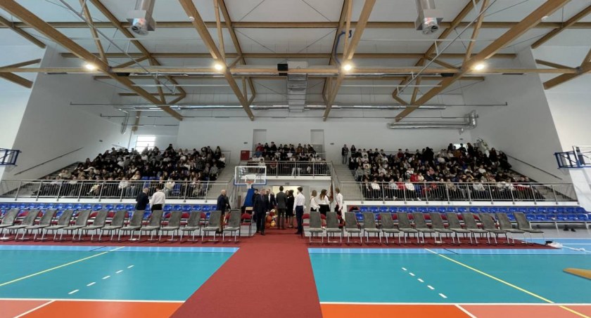 Z przytupem, konfetti, fanfarami i wstęgą. Wielka hala przy „Ekonomiku” już otwarta
