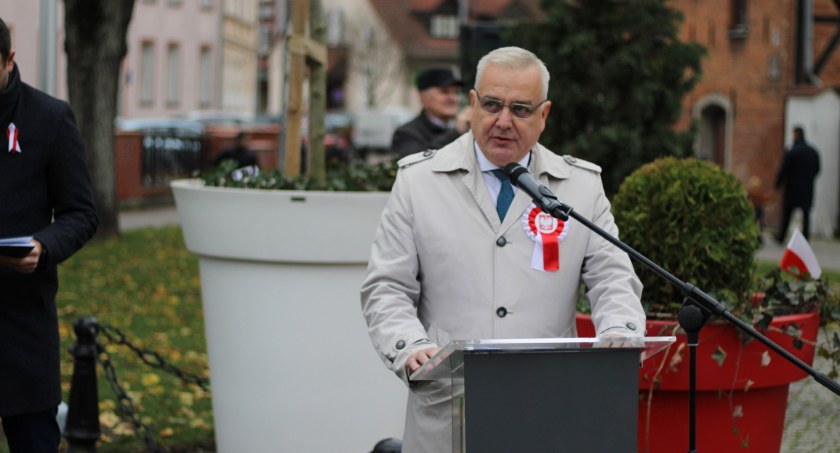 Ktoś będzie rządził burmistrzem. Zapłacił za to