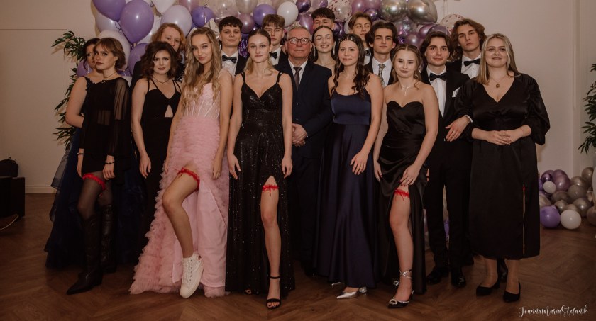 Studniówka „Społecznej”. Tak się bawili przyszli maturzyści