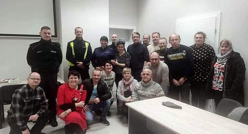 Policjanci spotkali się z niesłyszącymi. „Dawno nie uczestniczyli w tak ożywionej dyskusji” 