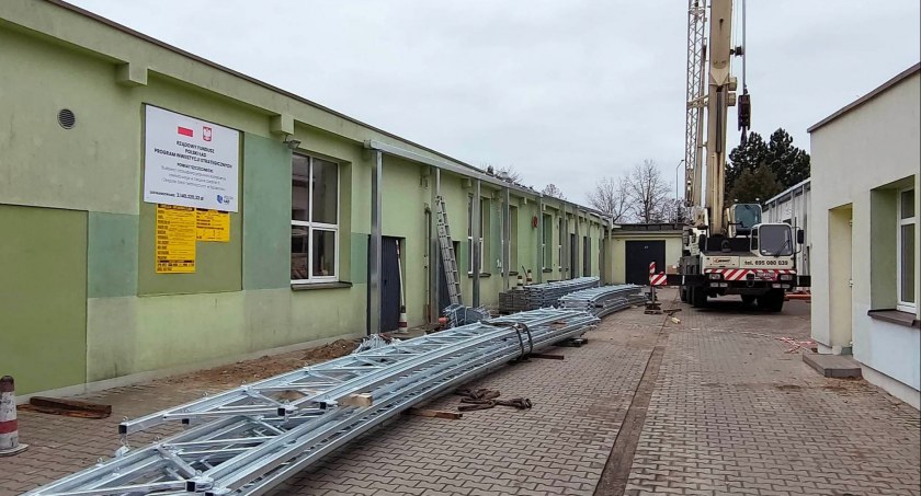 Podwórko warsztatów - z dachem