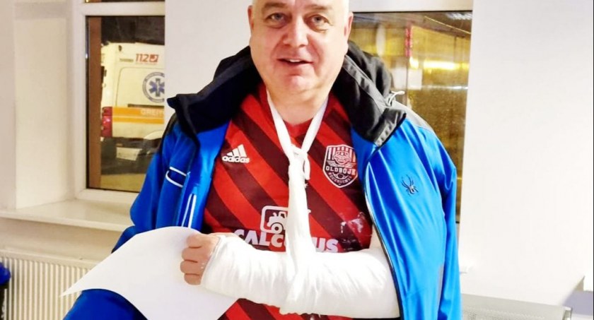 Sport to zdrowie, tylko trzeba uważać. Burmistrz z jedną ręką nieczynną