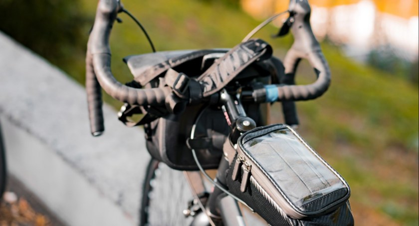 Gdzie można chować telefon podczas wyprawy rowerowej?