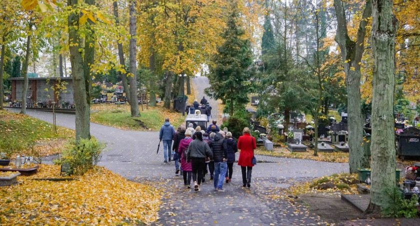 W kwietniu kolejny, zbiorowy pochówek dzieci