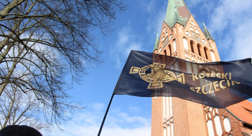 Sobotni męski różaniec. Mężczyźni modlą się na ulicach Szczecinka