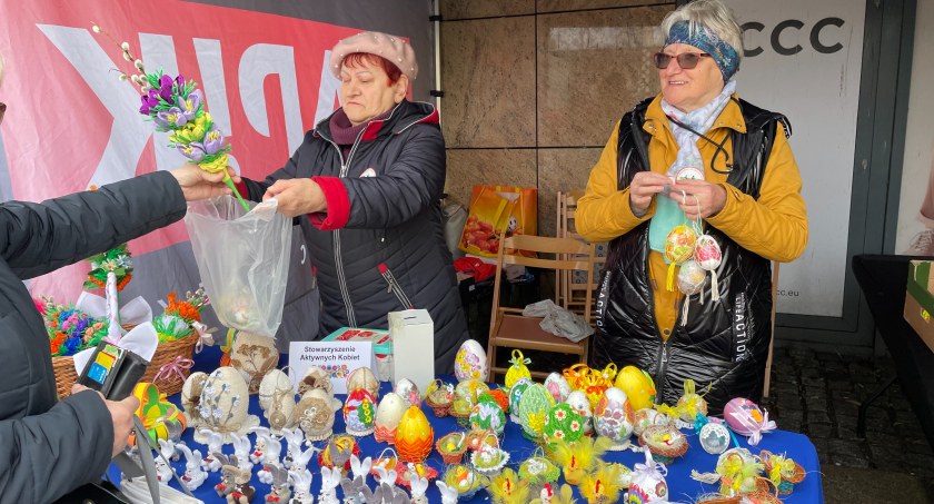 Kiermasz Wielkanocny. Stowarzyszenie Aktywnych Kobiet pomaga hospicjum
