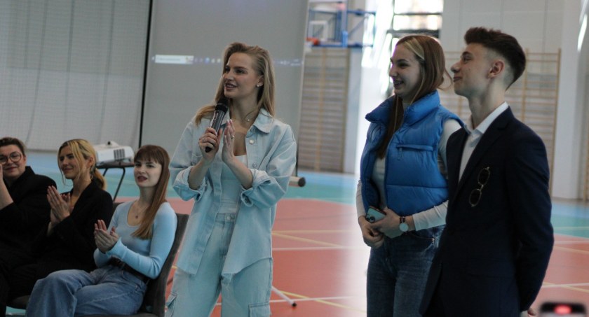 Karolina Pisarek w swojej byłej szkole. Jako coach i doradca