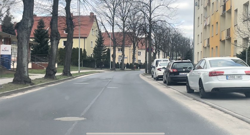 Zapadające się studzienki, dziury... „Wszyscy jeżdżą slalomem”