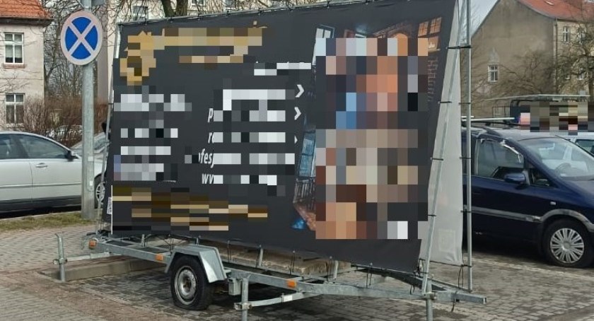 Przyczepa reklamowa znikła z parkingu. Samochody handlarzy czeka to samo?