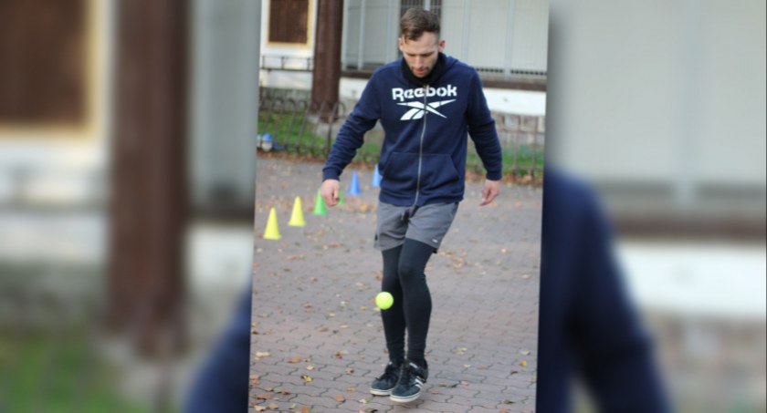 Patryk Górski będzie bił kolejny rekord Polski. Tym razem piłeczką tenisową