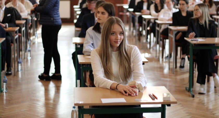 Drugi dzień egzaminów dojrzałości. Maturzyści piszą test z języka angielskiego