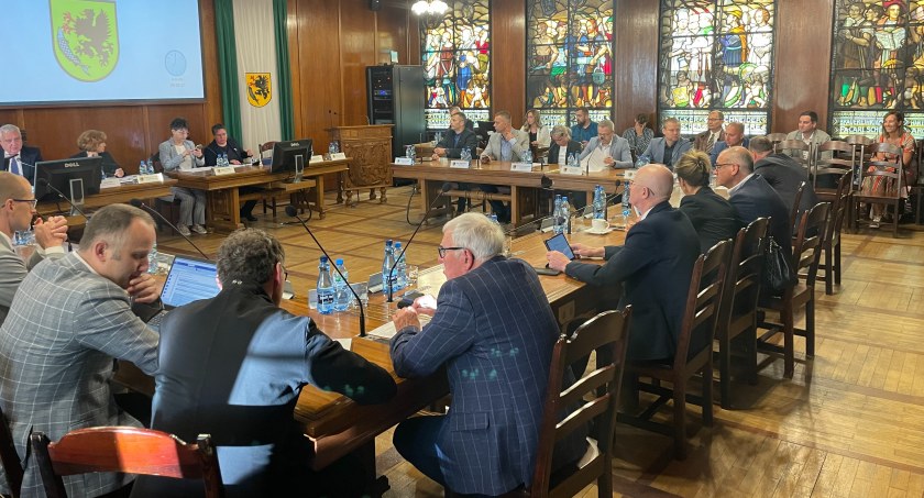 Burmistrz Rak z absolutorium, wykonanie budżetu zaakceptowane