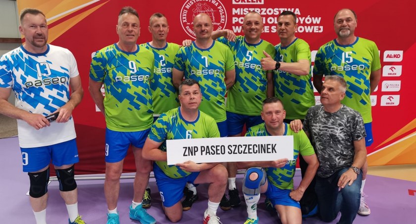 Bardzo dobry występ naszych siatkarskich oldbojów!