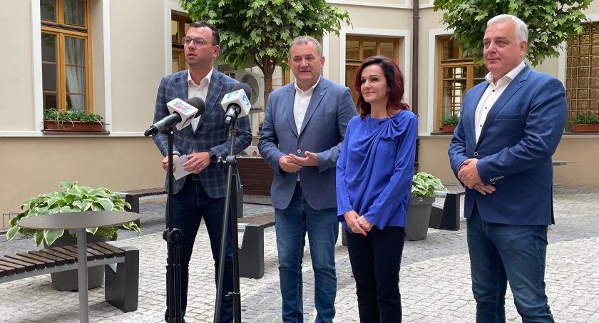 W ratuszu o kobietach, dzieciach i porodach. Wicemarszałek Senatu w Szczecinku