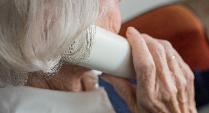 Wnuczek wcale nie miał wypadku, a seniorka straciła dużo pieniędzy