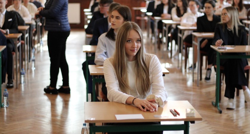 Wyniki matur 2023 na mocną czwórkę. Z dramatycznymi wyjątkami