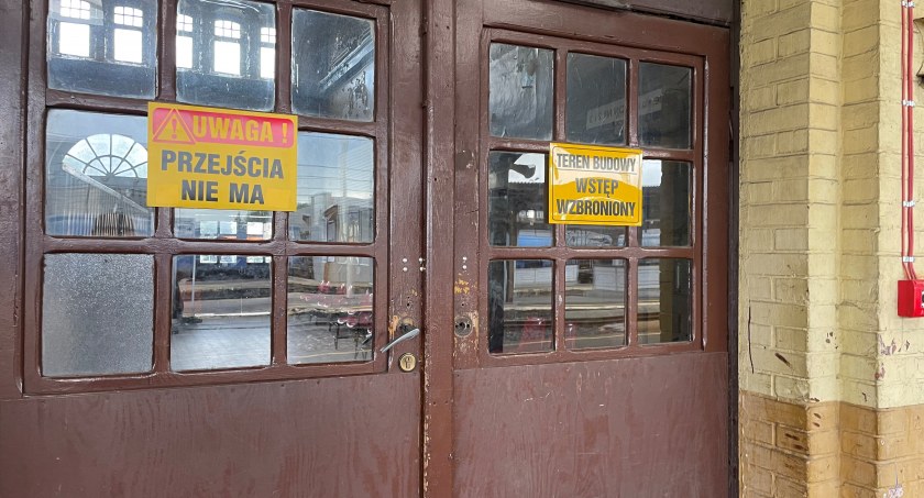 Odjazd z dworca w Szczecinku? Do kasy z przeszkodami