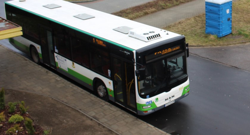 Brakuje już 7 kierowców autobusów. Oferty pracy