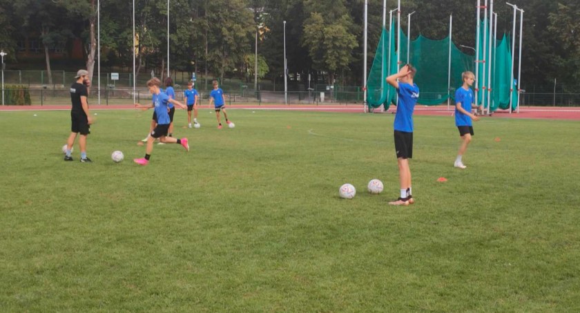 Stadion lekkoatletyczny nawet w wakacje tętni życiem