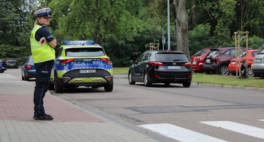 Policjanci koło szkół od dziś pilnują, czy jest bezpiecznie
