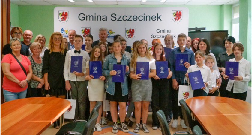 Są młodzi, zdolni, mają osiągnięcia. Za to dostają pieniądze