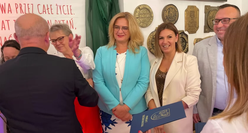 Nauczyciele z medalami, odznaczeniami, wyróżnieniami i nagrodami