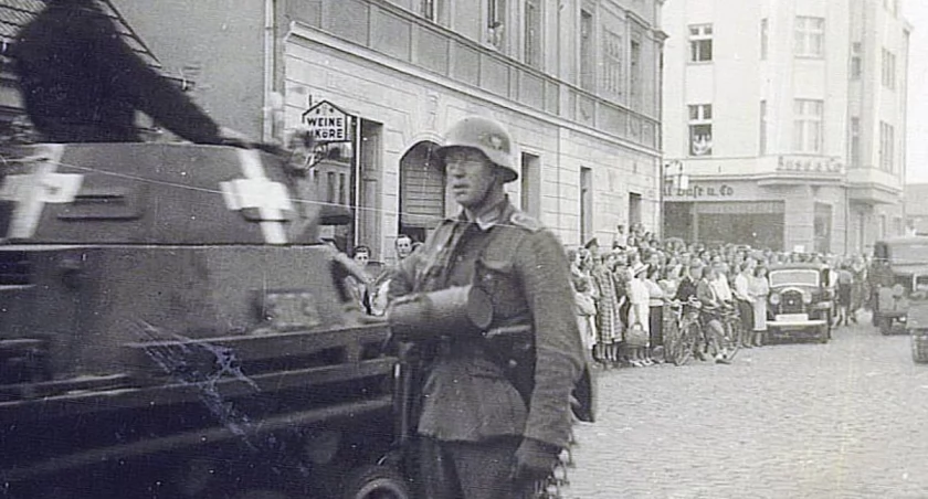 Historia - tak, ale bez histerii 