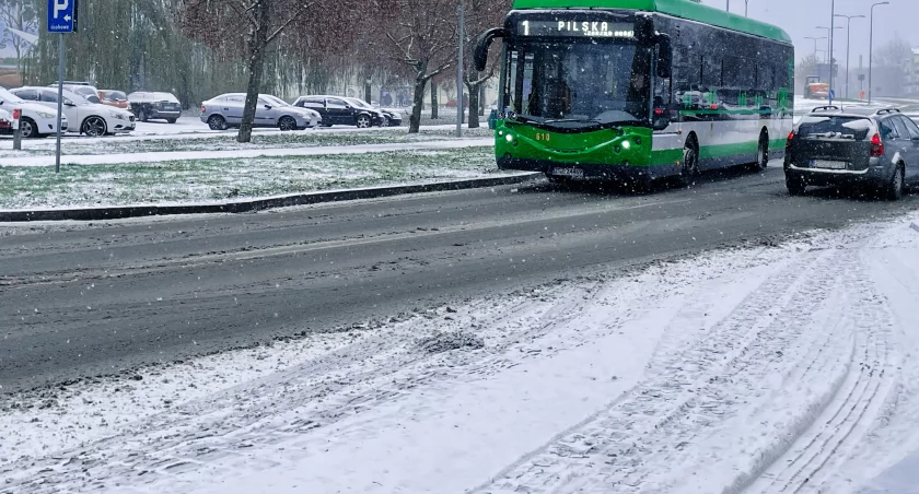 Zima zaskakuje drogowców? Nie. Trzeba poczekać według kolejności