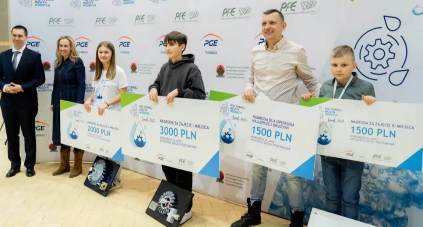 Najlepiej projektują maszyny. Kolejny sukces uczniów reprezentujących ZST i CEEiRJ