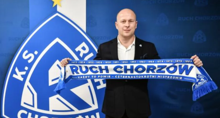 Urodził się w Szczecinku, właśnie został trenerem Ruchu Chorzów