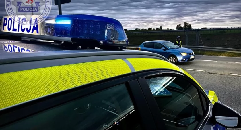 Nie chciał „dmuchać” policji, więc ruszył ciężarówą wstecz