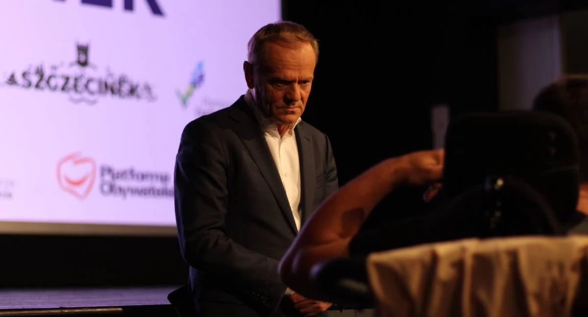 Donald Tusk podpisał Konstytucję. Dotrze do Szczecinka